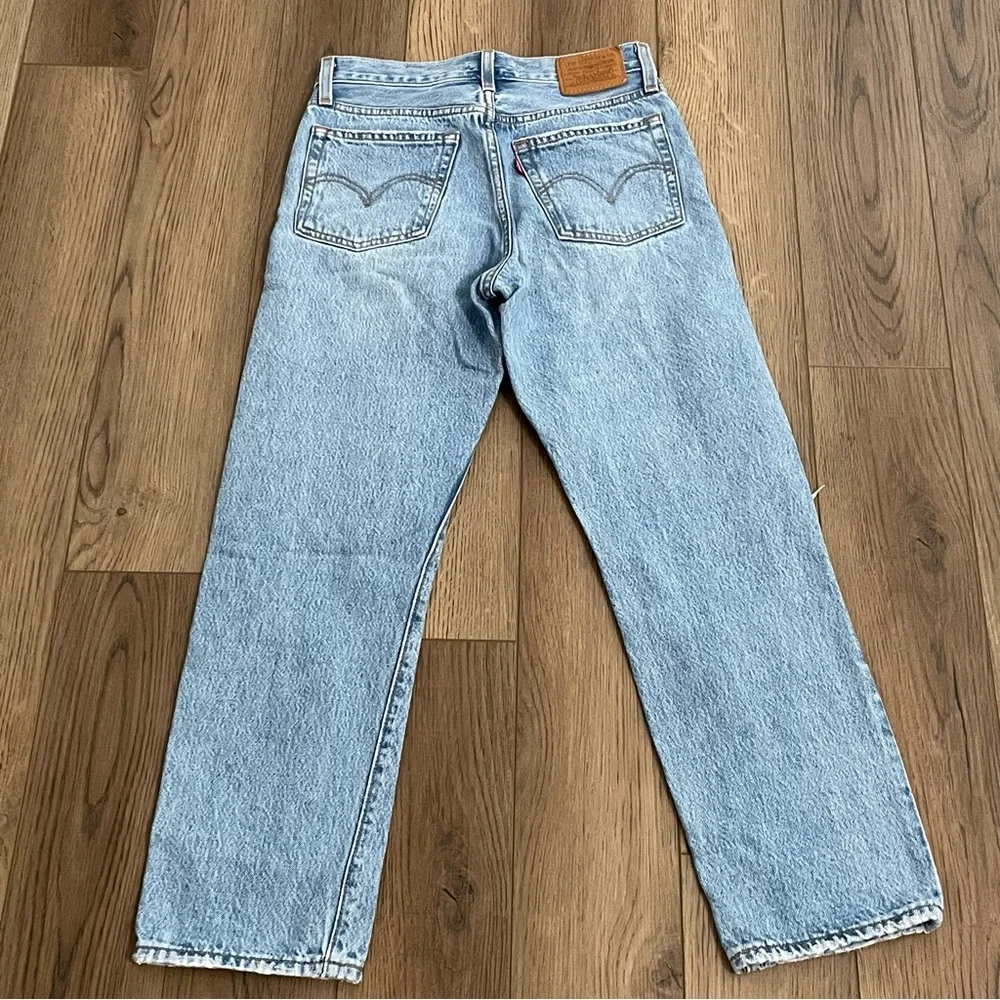 Levis Premium Wedgie Straight Button Fly Denim Light wash Blue Jeans Women’s 25‎